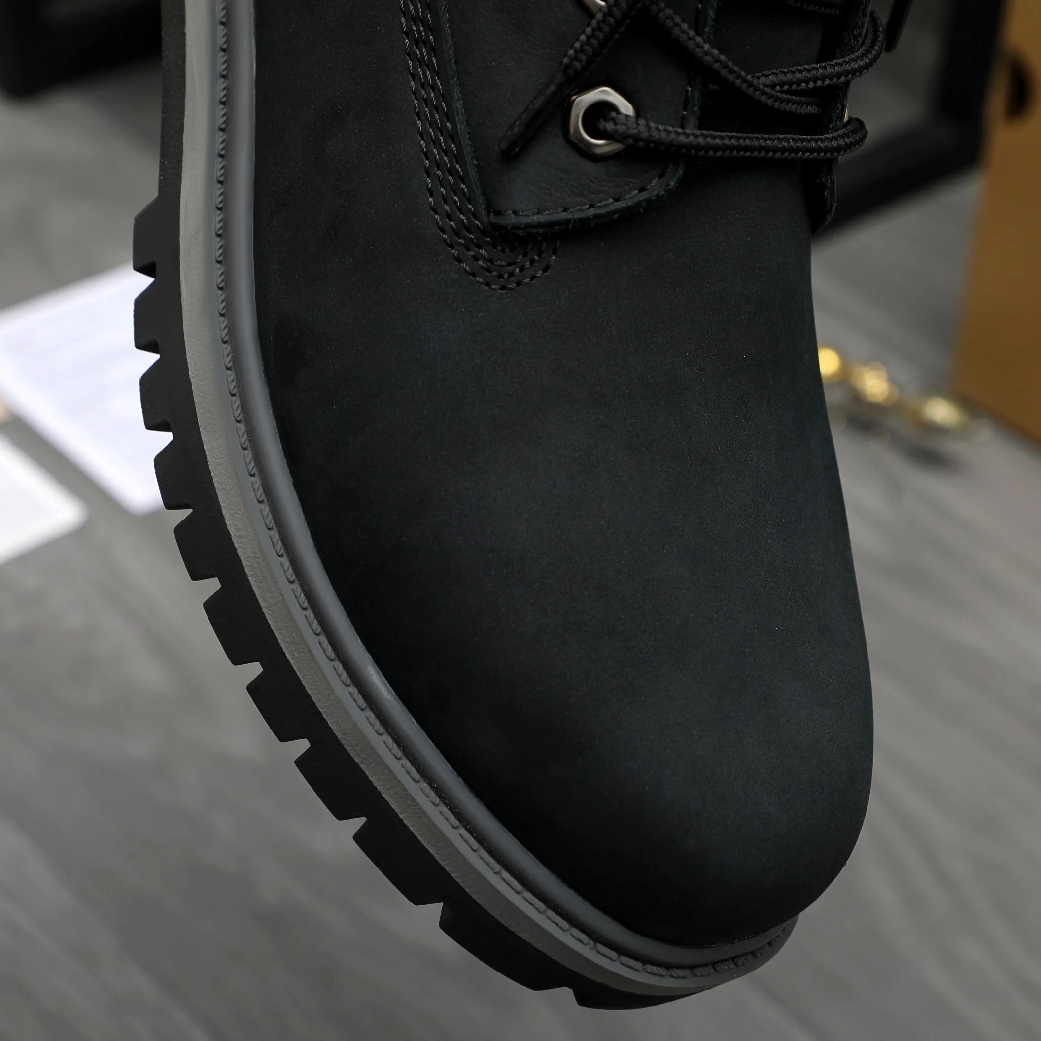 Men's shoes 💰p480 Product trademark: LV "Louis Vuitton" business lace-up high-top men's shoes Regular size: 38-44 Product material: Selected frosted cowhide upper, leather lining, original rubber outsole